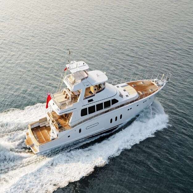 galapagos natural life yacht